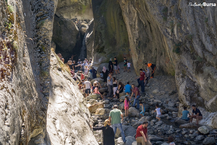 Saitabat Waterfall: A Popular Mountainside Escape